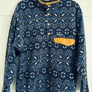 Patagonia mens medium fleece pullover.